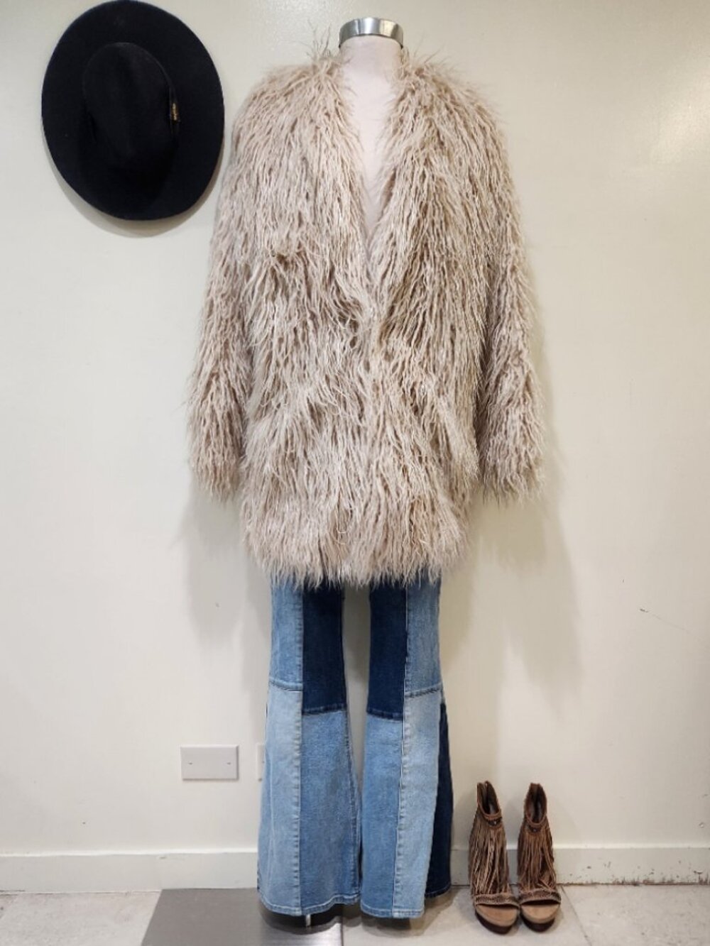 🦋💋UBER GORGE!💋🦋 Free People 70s Vibe Boho-Chic Renata Fur Coat in Sand - Picture 6 of 16